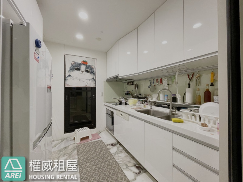 高鐵MRT達麗宮廷百萬裝潢泳池2+1房雙平車