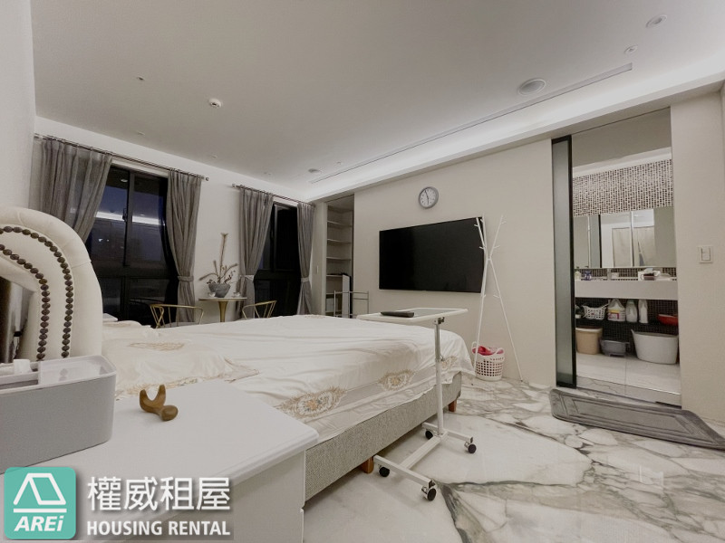 高鐵MRT達麗宮廷百萬裝潢泳池2+1房雙平車