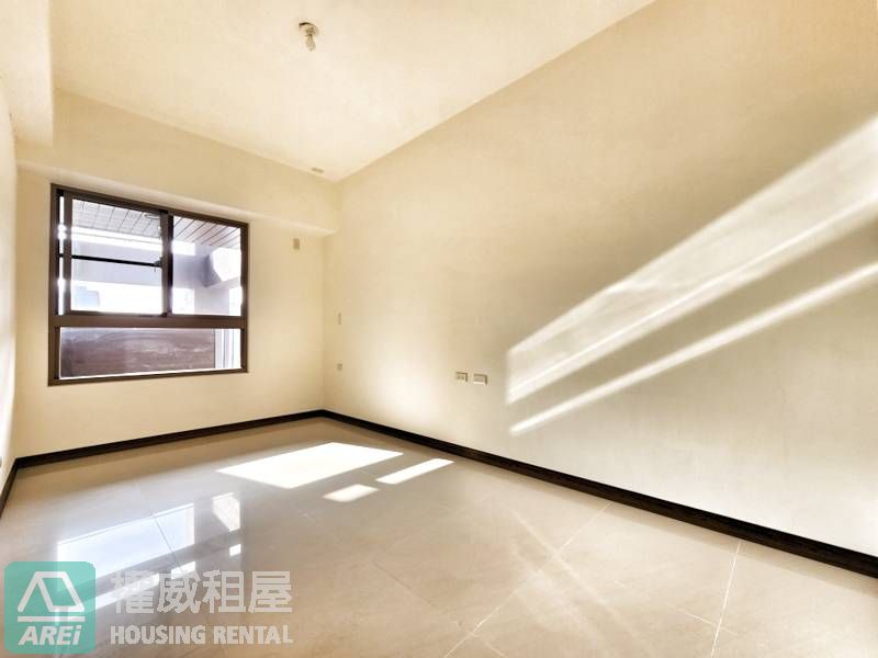 中央公園臻鑫景觀空屋4房平車
