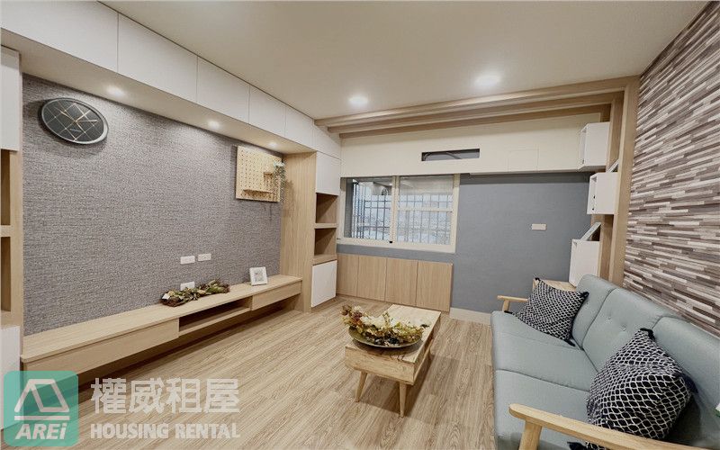 高雄火車站凱旋門樓中樓時尚美2房