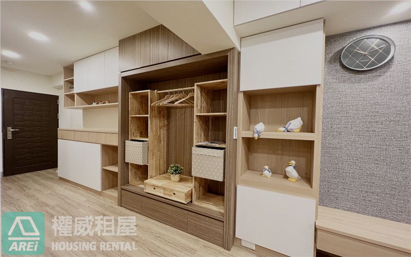 高雄火車站凱旋門樓中樓時尚美2房