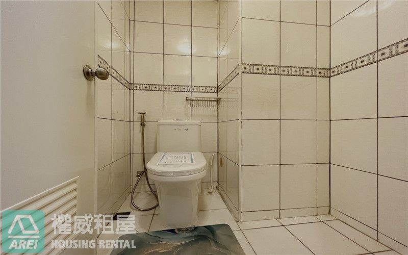 高雄火車站凱旋門樓中樓時尚美2房