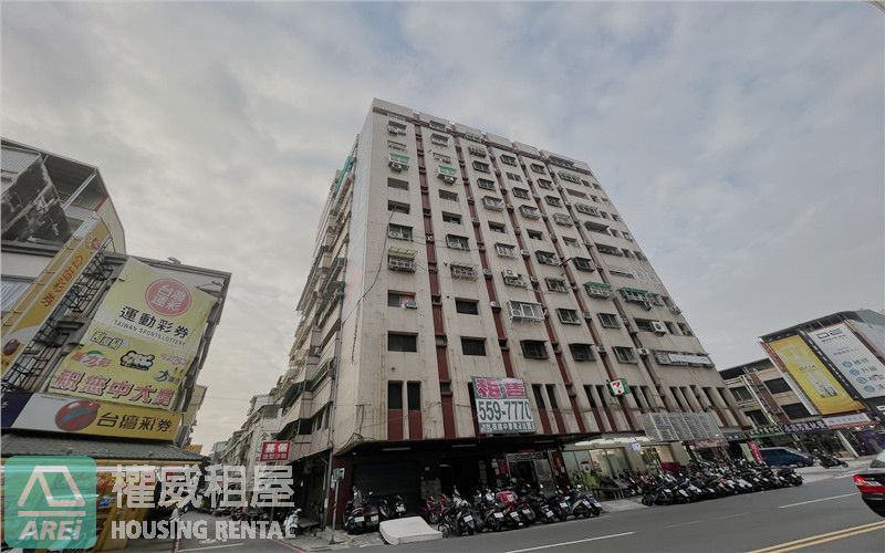 高雄火車站凱旋門樓中樓時尚美2房