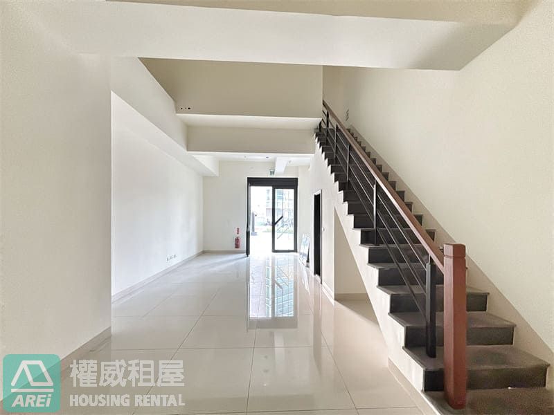 高醫郡都當代|財源滾滾的挑高店面+平車