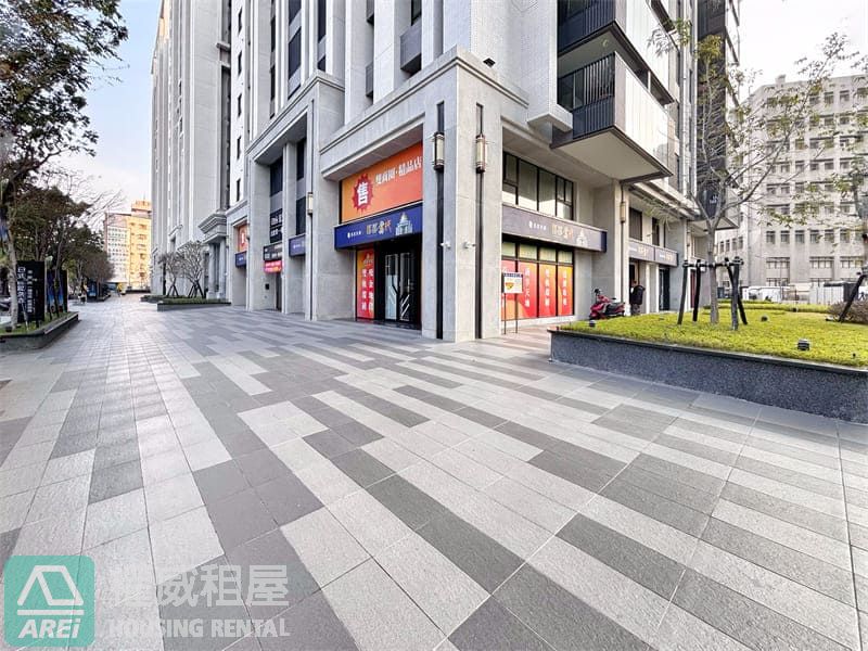 高醫郡都當代|財源滾滾的挑高店面+平車