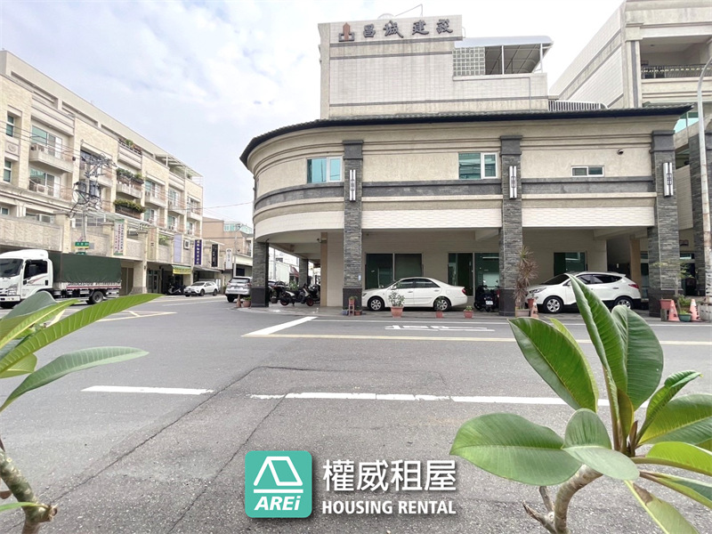 仁武｜仁雄商圈旁｜約25米面寬｜稀有三角窗大透店