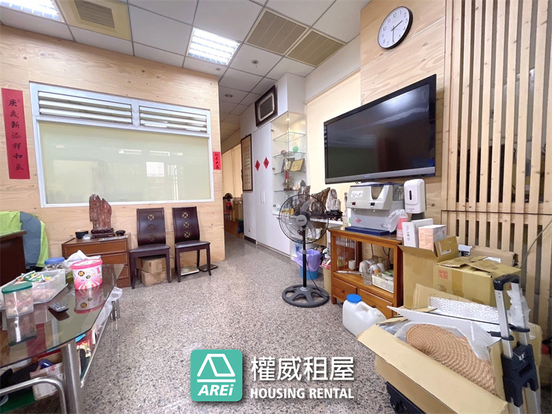仁武｜仁雄商圈旁｜約25米面寬｜稀有三角窗大透店