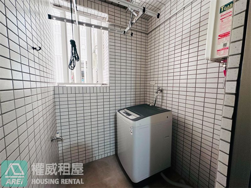 三多微笑時代｜北歐簡約風｜泳池兩房平車