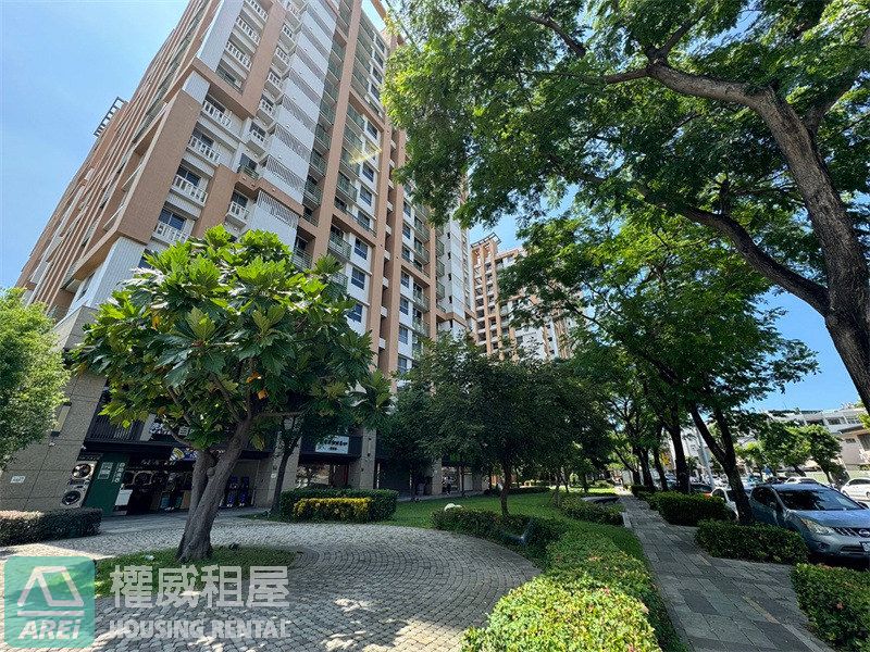 三多微笑時代｜北歐簡約風｜泳池兩房平車