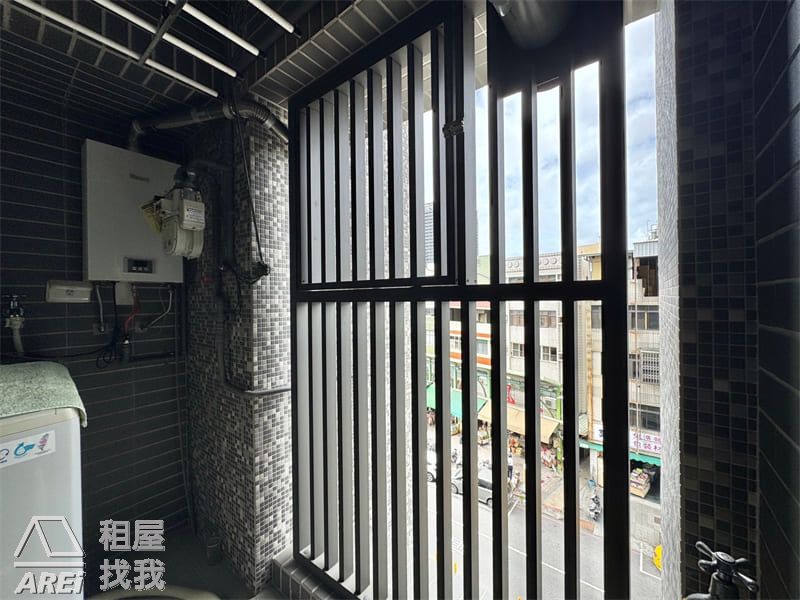 高雄站前三鳳中街｜鬧中取靜獨享清靜低屋齡2房