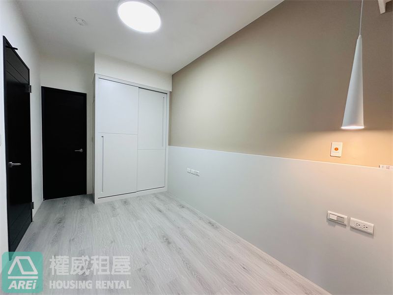🏡🌿 仁發和 — 左營高鐵特區・垂直綠院中的靜謐生活｜質感兩房