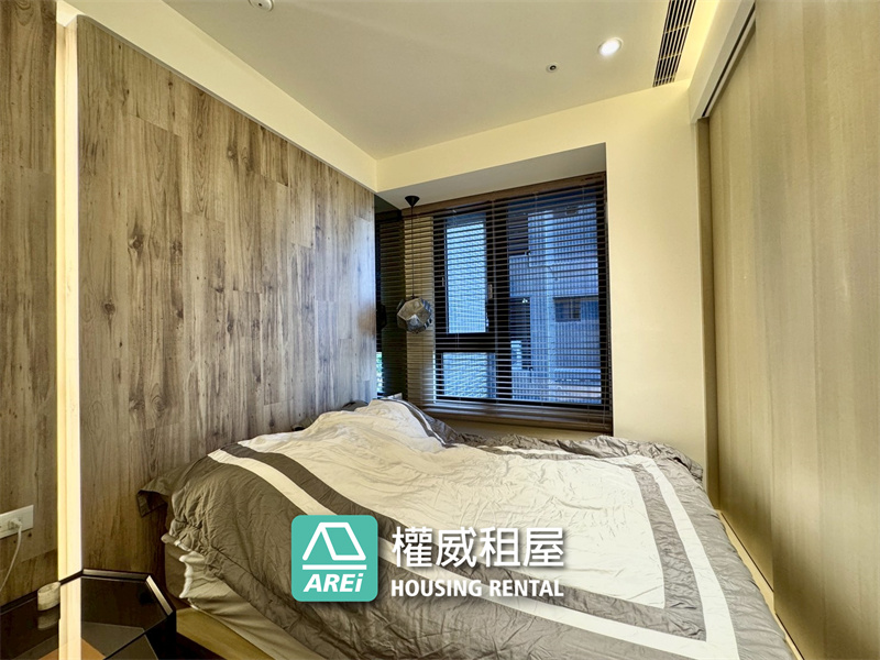 望著童話般城堡🏰住進奢華豪邸｜殷雄3+1房雙平車