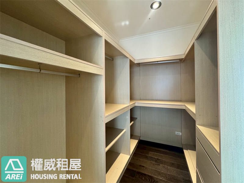 散步到巨蛋｜京城鉅誕山海景3+1房平車