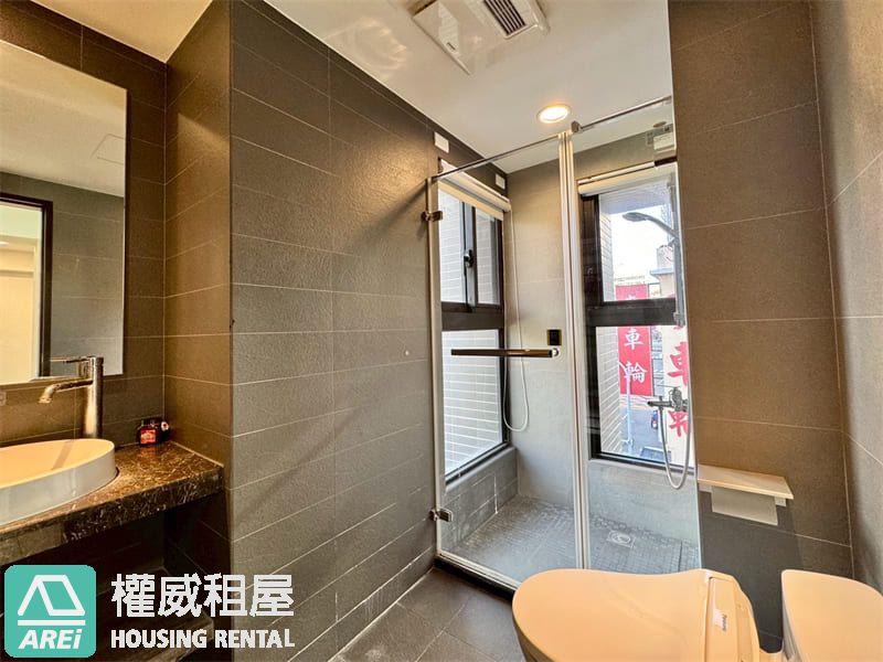 近雄中高雄站前｜鬧中取靜低屋齡2房