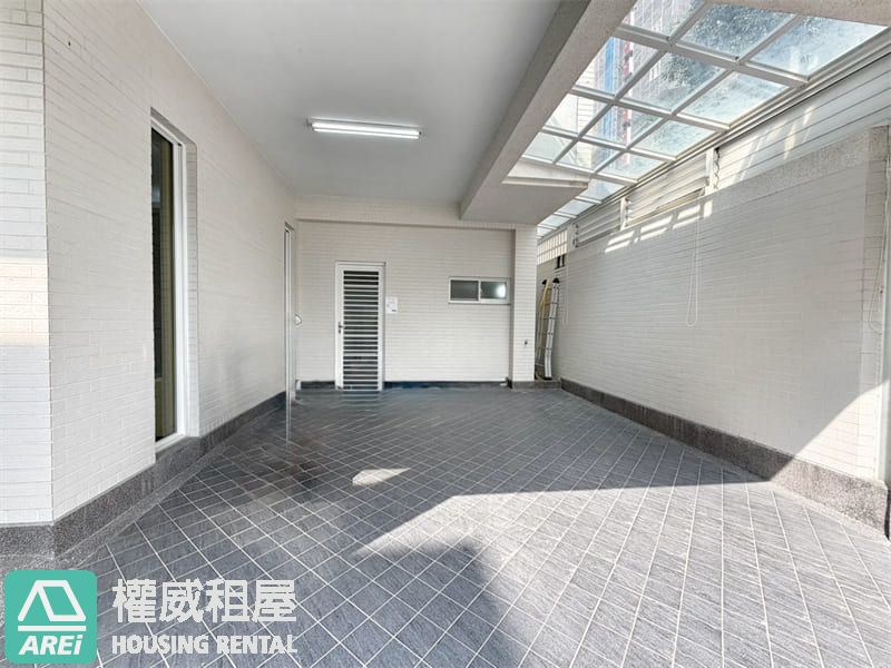 善化核心生活圈｜自有車庫｜露臺邊間美墅