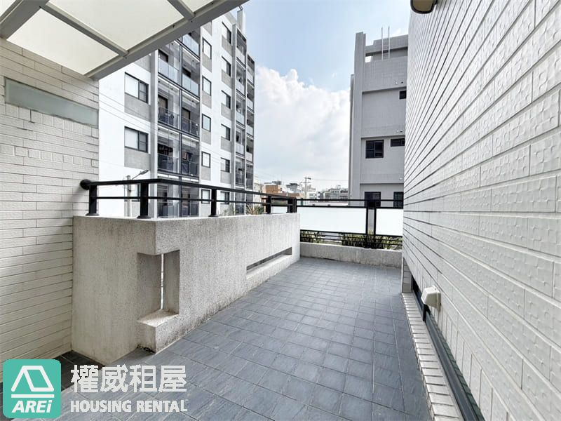 善化核心生活圈｜自有車庫｜露臺邊間美墅