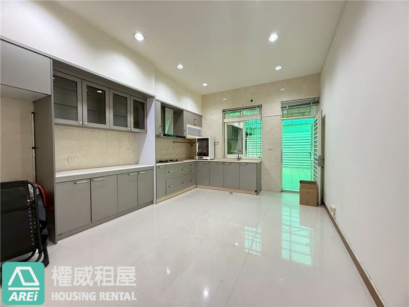 鳳山捷運店住大地坪前路後巷四部車可停