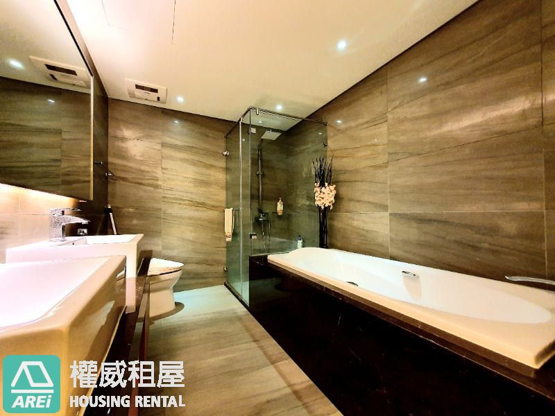 高美館國王傳奇2｜泳池奢華三房三陽台｜尊榮平車宅