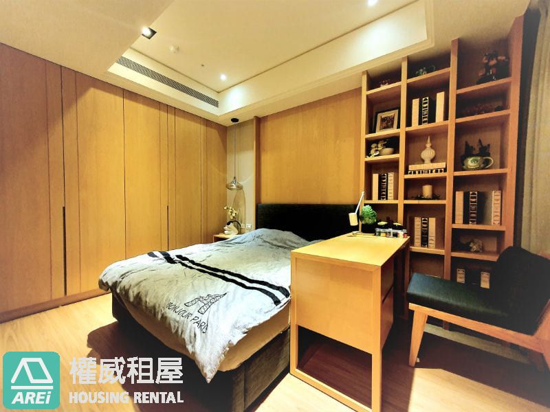 高美館國王傳奇2｜泳池奢華三房三陽台｜尊榮平車宅