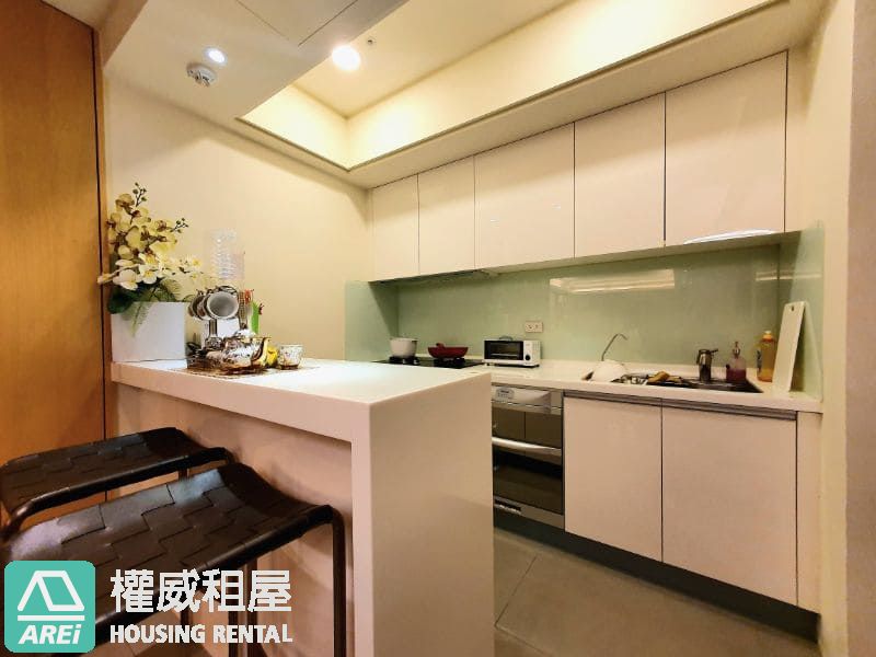 高美館國王傳奇2｜泳池奢華三房三陽台｜尊榮平車宅