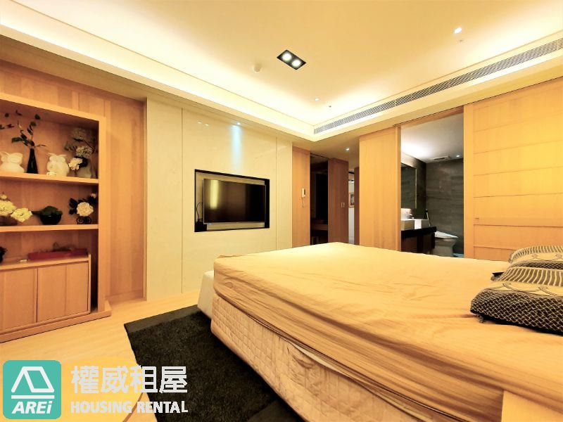 高美館國王傳奇2｜泳池奢華三房三陽台｜尊榮平車宅