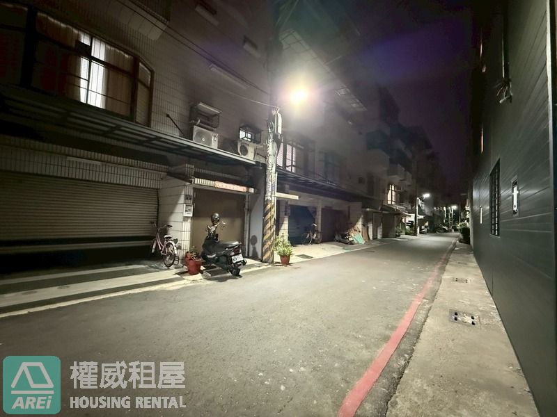 鳳山華鳳特區⭐全屋翻新採光邊間車庫透天