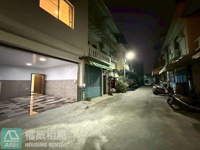 鳳山華鳳特區⭐全屋翻新採光邊間車庫透天