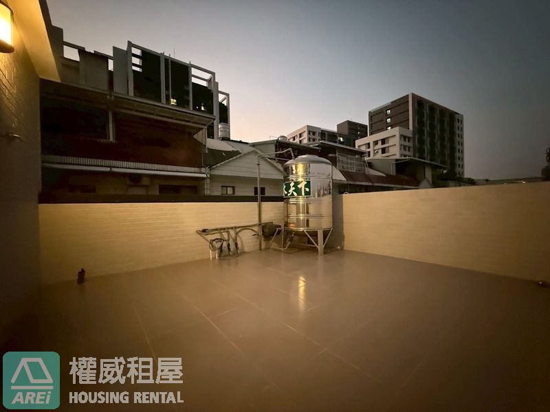 鳳山華鳳特區⭐全屋翻新採光邊間車庫透天