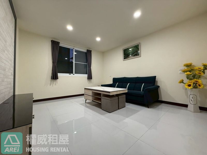 鳳山華鳳特區⭐全屋翻新採光邊間車庫透天