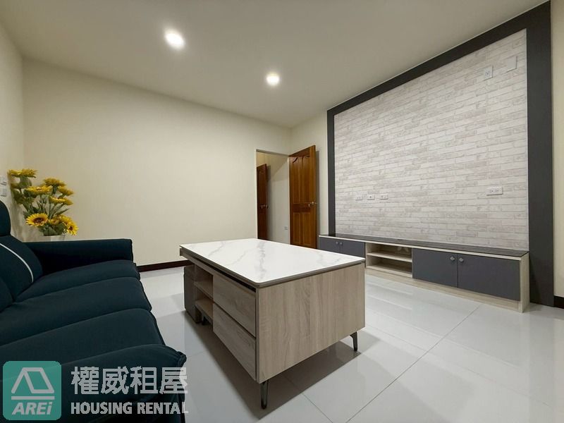 鳳山華鳳特區⭐全屋翻新採光邊間車庫透天