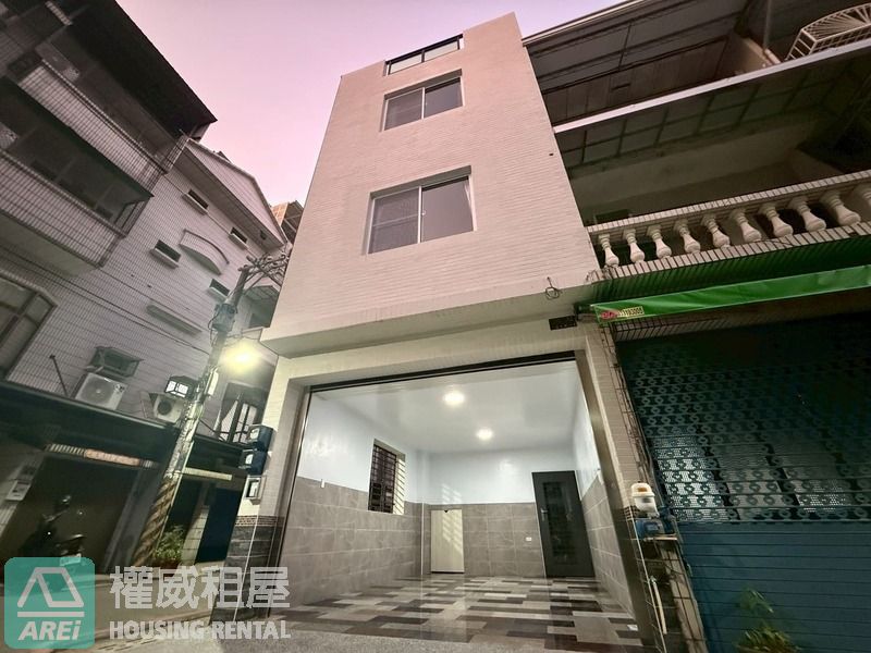 鳳山華鳳特區⭐全屋翻新採光邊間車庫透天