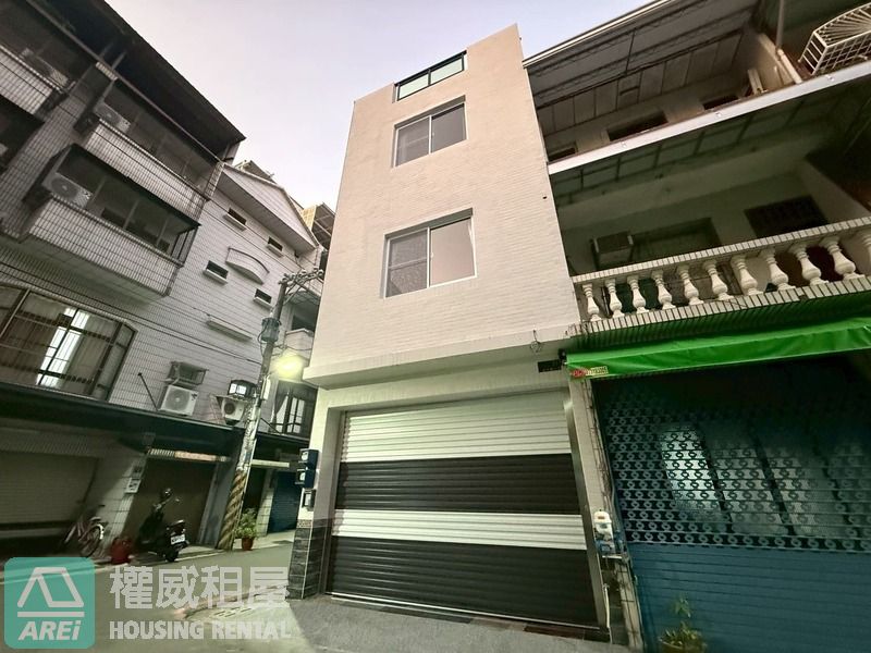 鳳山華鳳特區⭐全屋翻新採光邊間車庫透天