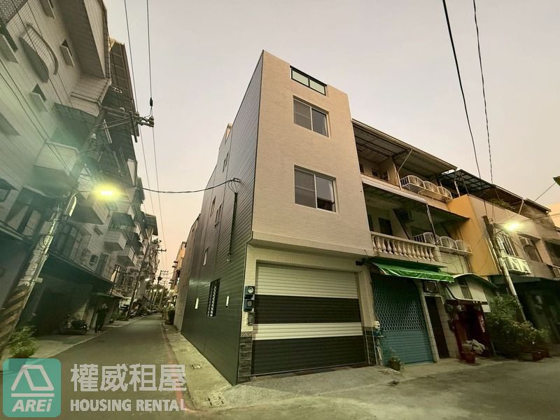 鳳山華鳳特區⭐全屋翻新採光邊間車庫透天