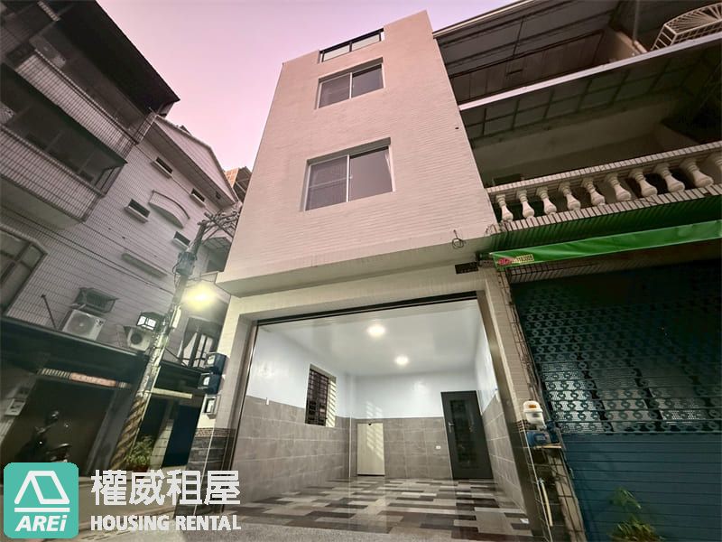 華鳳特區全屋翻新大車庫邊間透天