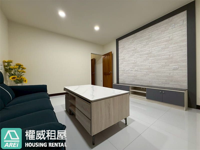 華鳳特區全屋翻新大車庫邊間透天