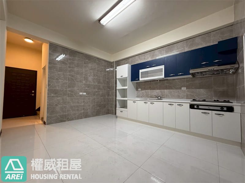 華鳳特區全屋翻新大車庫邊間透天