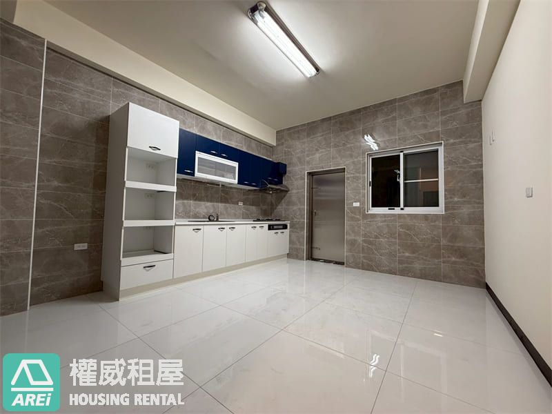 華鳳特區全屋翻新大車庫邊間透天