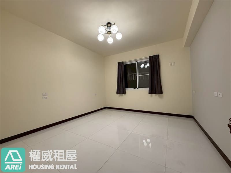 華鳳特區全屋翻新大車庫邊間透天