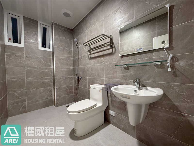 華鳳特區全屋翻新大車庫邊間透天