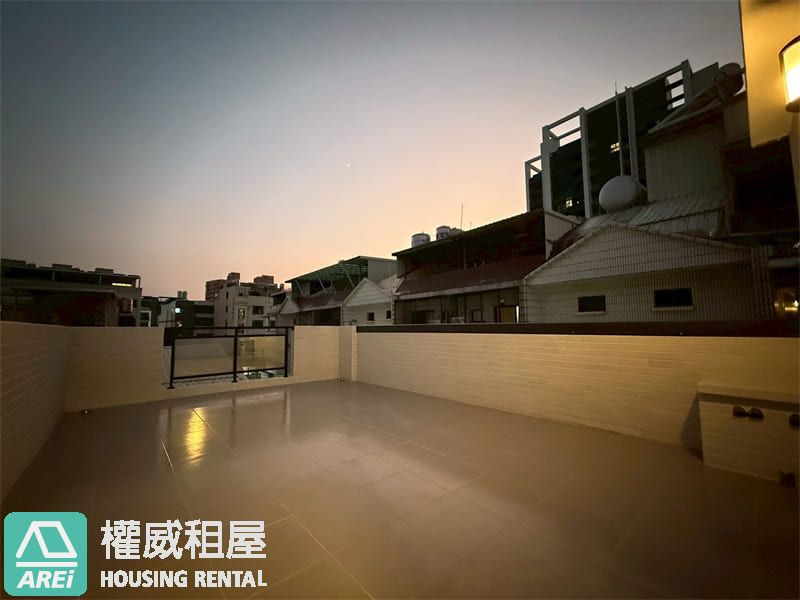 華鳳特區全屋翻新大車庫邊間透天