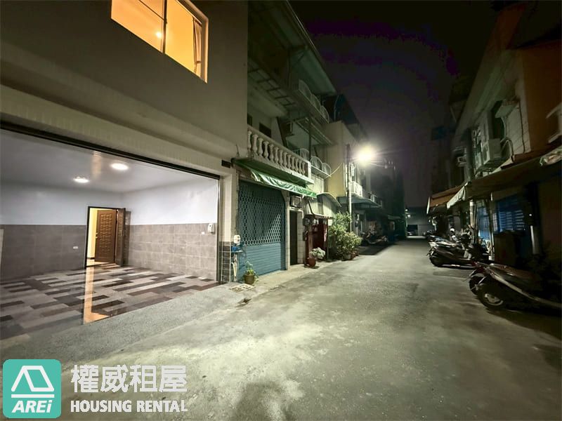 華鳳特區全屋翻新大車庫邊間透天