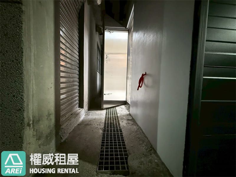 華鳳特區全屋翻新大車庫邊間透天