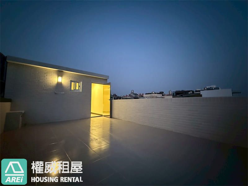 華鳳特區全屋翻新大車庫邊間透天