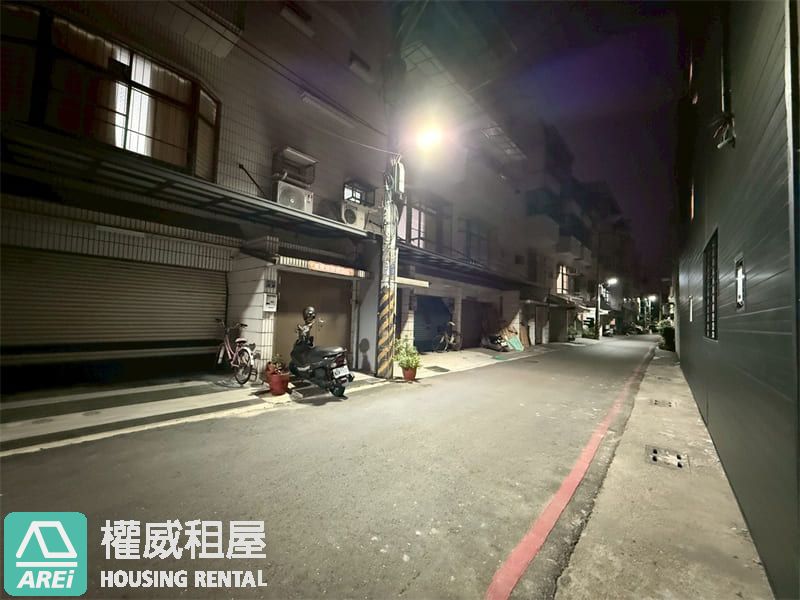 華鳳特區全屋翻新大車庫邊間透天