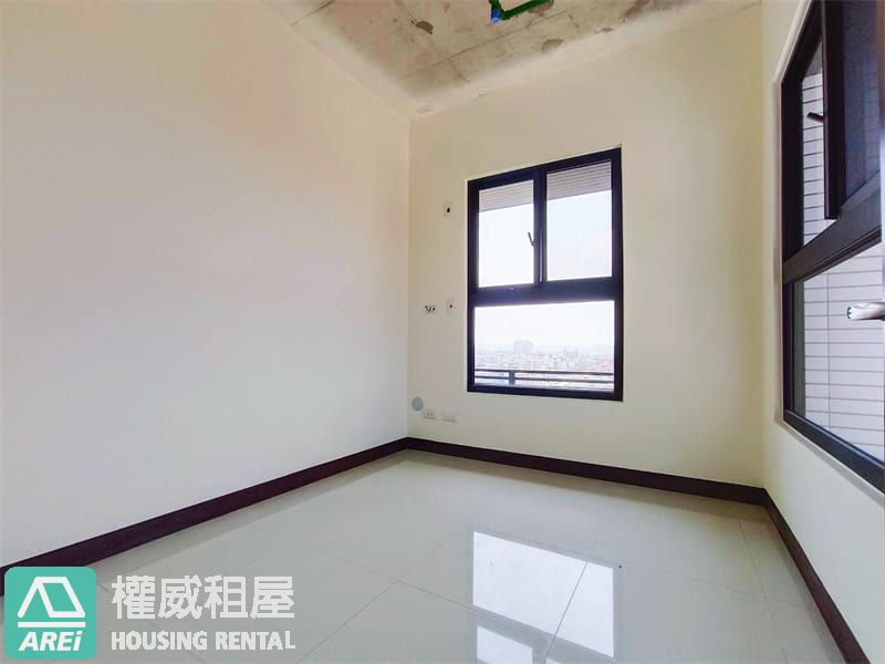 五甲商圈正核心/全新雙面採光2+1房雙衛+車位/高樓景觀宅(超A件)