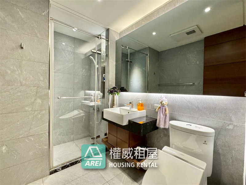 美術館內惟車站｜奢華光影3+1房平車豪邸