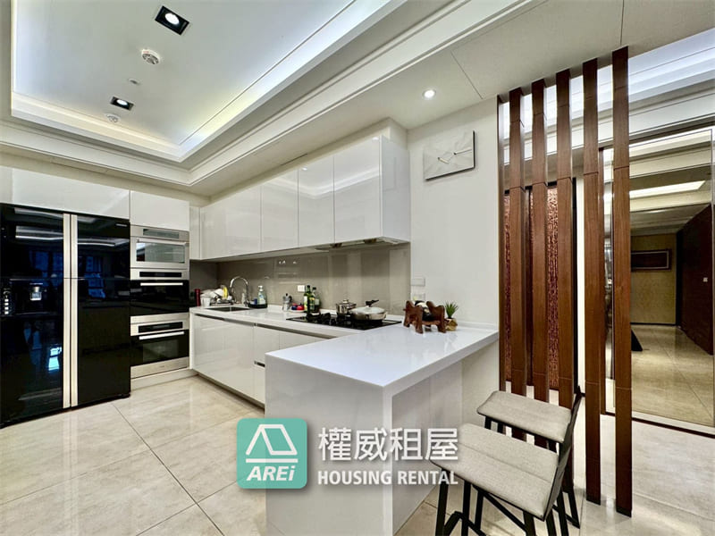 美術館內惟車站｜奢華光影3+1房平車豪邸