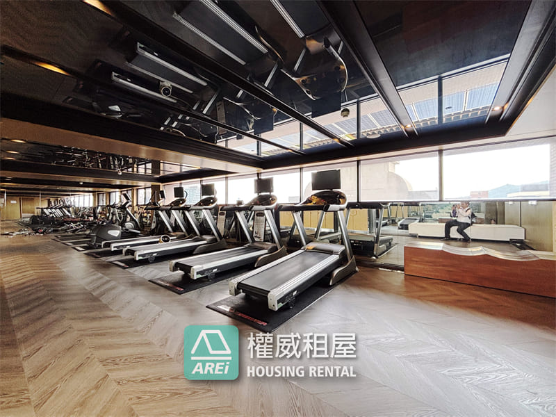 美術館內惟車站｜奢華光影3+1房平車豪邸