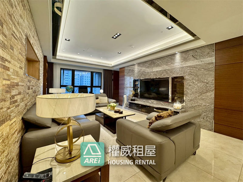 美術館內惟車站｜奢華光影3+1房平車豪邸