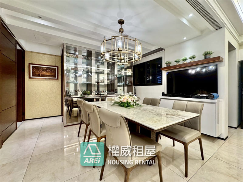 美術館內惟車站｜奢華光影3+1房平車豪邸